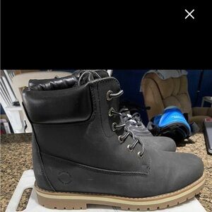 Size 11 Men’s Bruno Marc winter boots